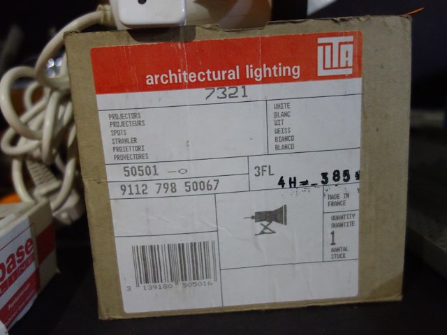 2 lichtarmaturen met klem - afbeelding 1 van  2