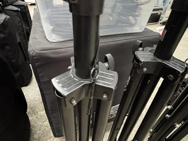 2 luidsprekersstatieven - afbeelding 3 van  3