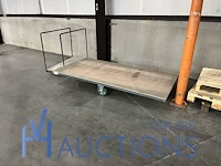 2 magazijnkarren