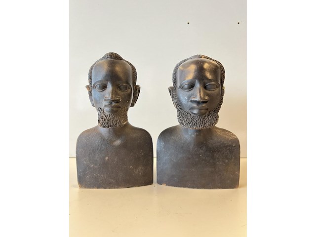 2 massieve beeldjes mannen - afbeelding 1 van  4