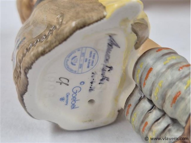 2 meisjes op de bank - afbeelding 3 van  3