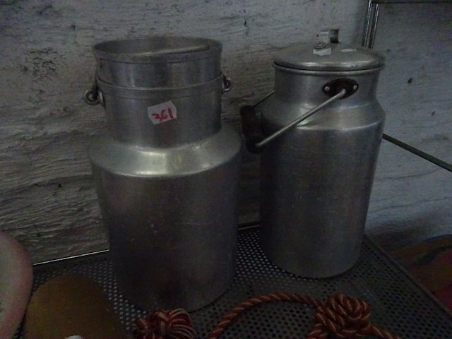 2 melkkannen - afbeelding 1 van  1