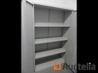 2 metaal kasten die deuren openen - afbeelding 2 van  4