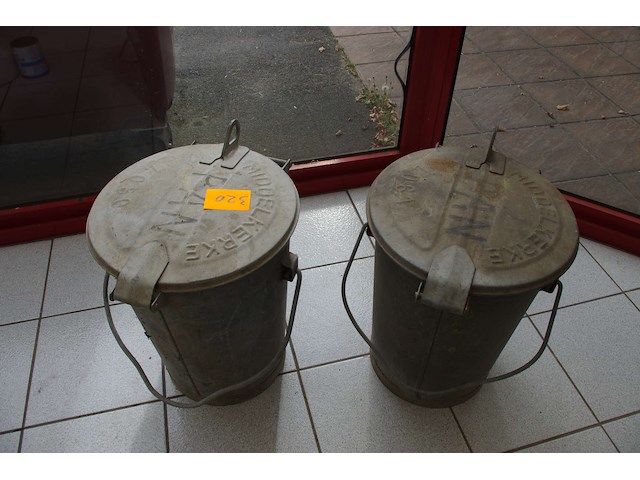 2 metalen afvalbakken - afbeelding 1 van  3