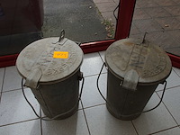 2 metalen afvalbakken - afbeelding 1 van  3