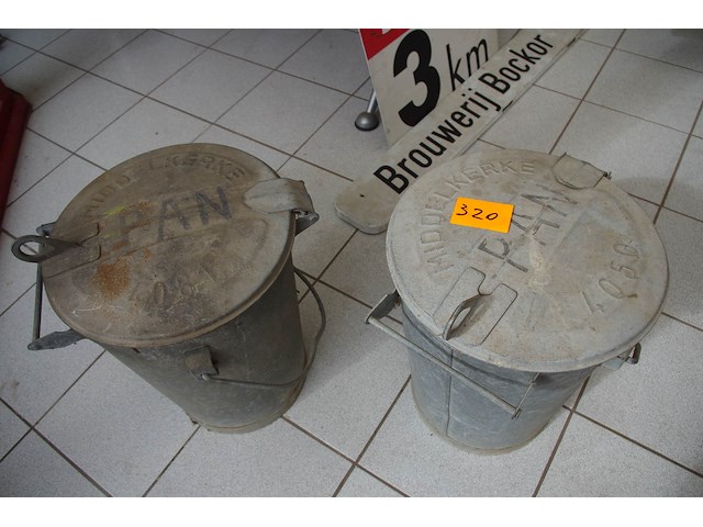 2 metalen afvalbakken - afbeelding 2 van  3