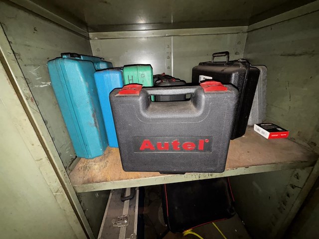 2 metalen archiefkasten met inhoud - afbeelding 2 van  12