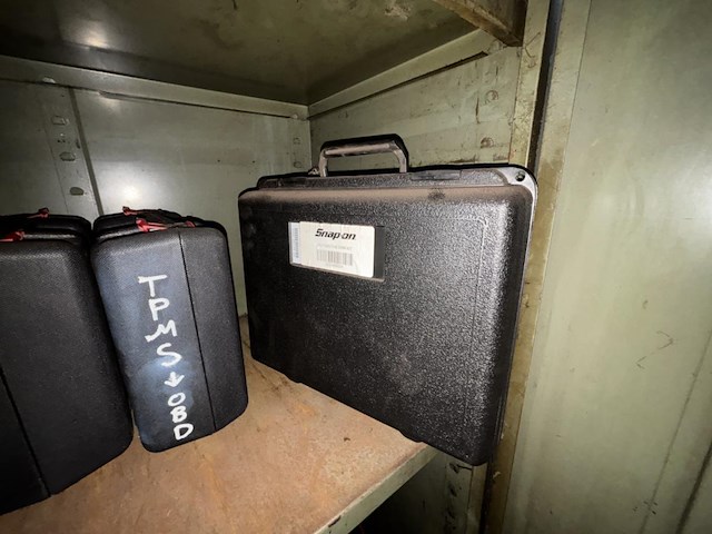 2 metalen archiefkasten met inhoud - afbeelding 4 van  12