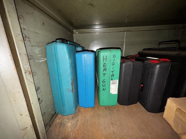 2 metalen archiefkasten met inhoud - afbeelding 8 van  12