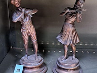 2 metalen beeldjes - afbeelding 1 van  2
