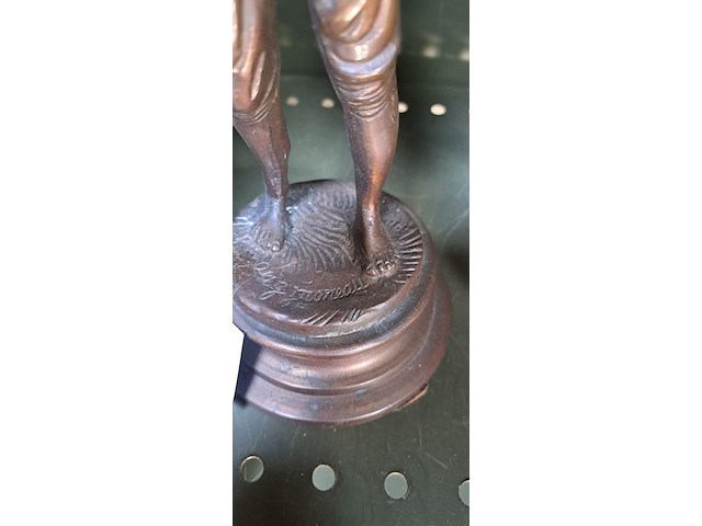 2 metalen beeldjes - afbeelding 2 van  2