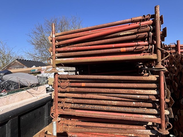 2 metalen bokken inh stelschoren - afbeelding 1 van  2