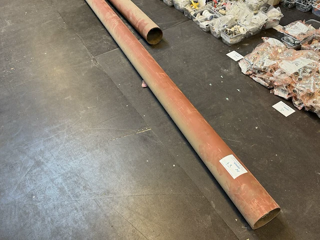 2 metalen buizen - afbeelding 1 van  4