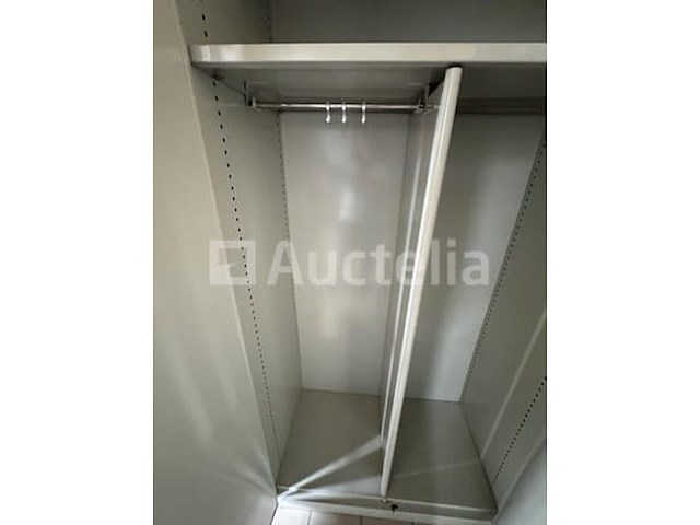 2 metalen kasten met 2 deuren - afbeelding 1 van  4