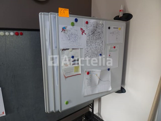 2 metalen planken op wielen, 6 magnetische borden - afbeelding 1 van  4
