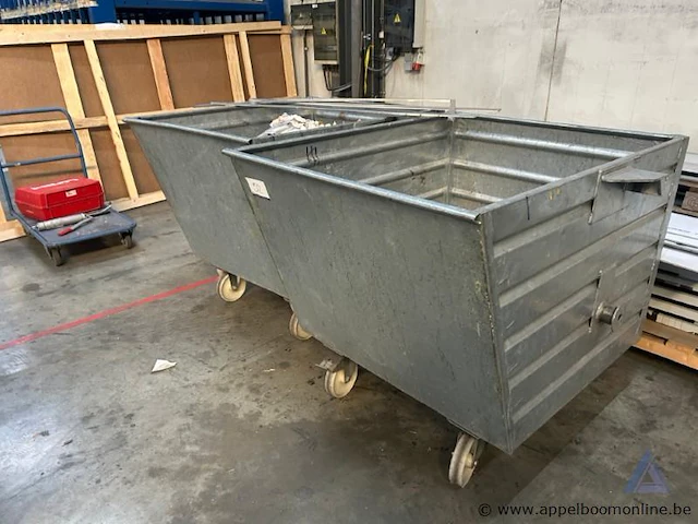 2 metalen rolcontainers op wielen - afbeelding 1 van  2