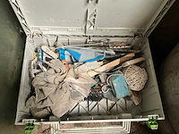 2 metalen wandrekken en 4 pvc koffers - afbeelding 5 van  6