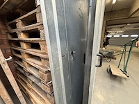 2 metalen werfdeuren - afbeelding 2 van  3