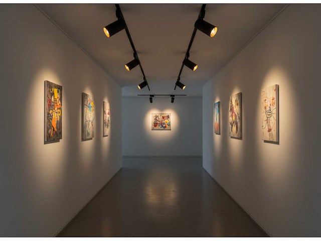 2 meter railsysteem met 6 st railspot gu10 fitting met ring(6x) - afbeelding 1 van  9