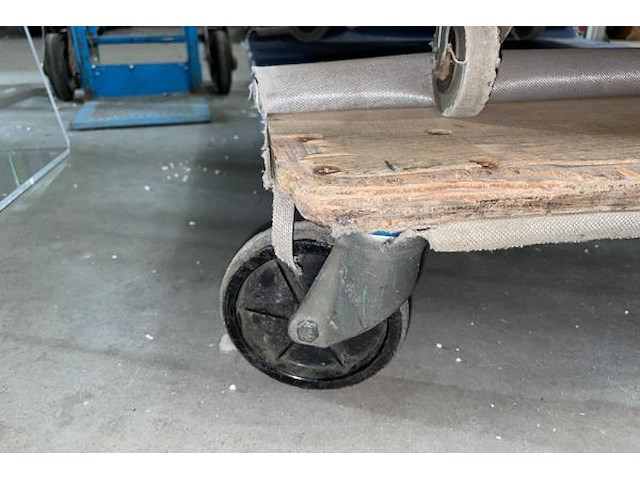 2 meubelhondjes - afbeelding 3 van  3