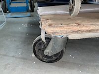 2 meubelhondjes - afbeelding 3 van  3