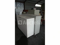 2 mobi metalen kasten