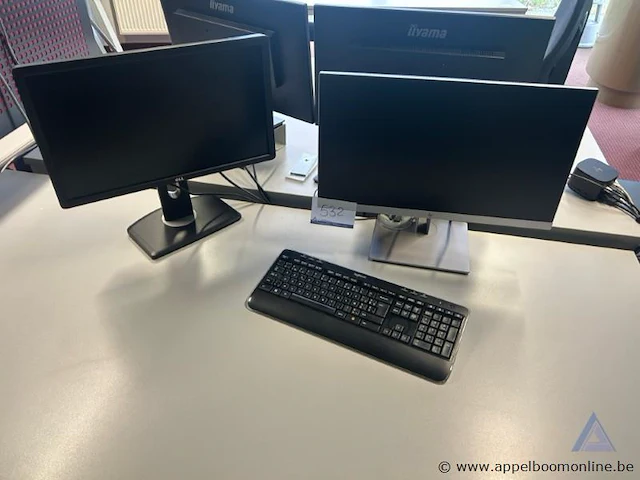 2 monitoren (dell, hp) en 1 toetsenbord (logitech). werking niet gekend - afbeelding 1 van  1