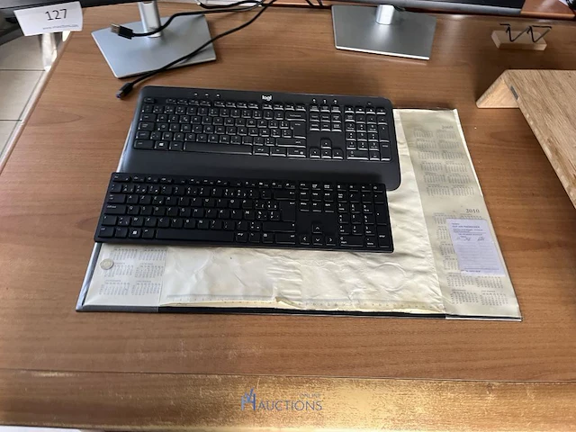 2 monitors dell met toetsenborden - afbeelding 4 van  5