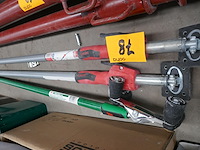 2 montagesteunen + sheetrock roller - afbeelding 1 van  3