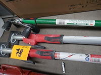 2 montagesteunen + sheetrock roller - afbeelding 3 van  3
