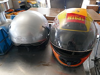 2 motorhelmen kiwi/roof - afbeelding 1 van  4