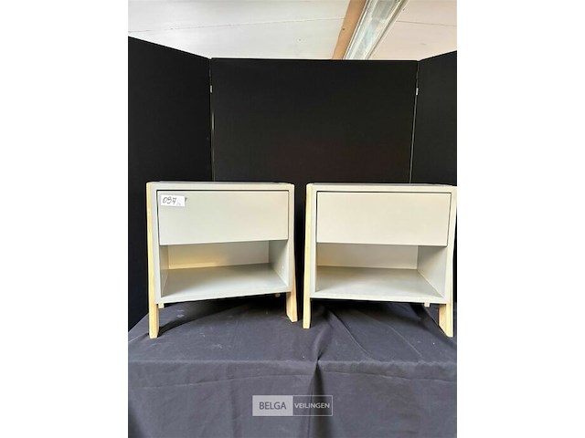 2 nachtkastjes - afbeelding 1 van  3