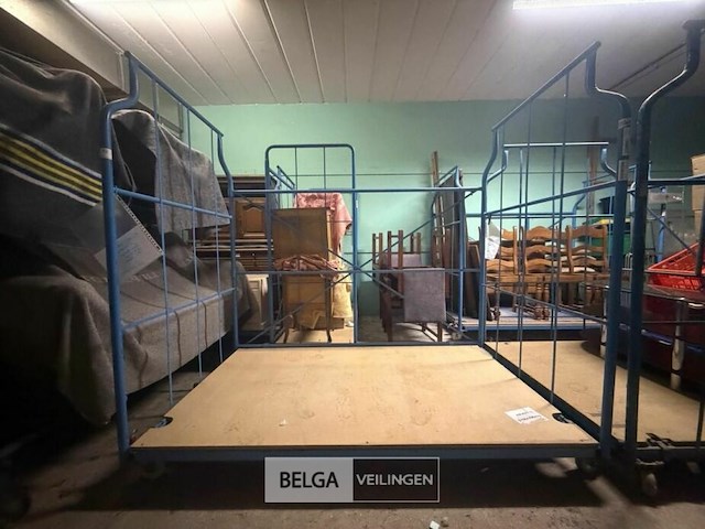 2 nachttafels divers - afbeelding 1 van  2