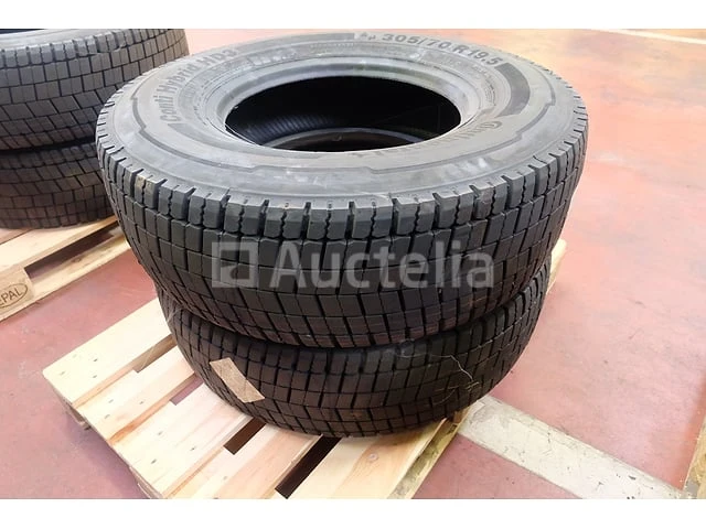 2 nieuwe banden continental 305/70 r19.5 - afbeelding 1 van  5