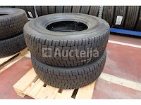 2 nieuwe banden continental 305/70 r19.5