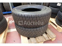 2 nieuwe banden continental 305/70 r19.5