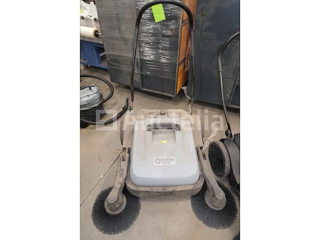 2 nilfisk sw250 handmatige vloerborstels - afbeelding 1 van  11