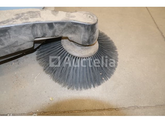 2 nilfisk sw250 handmatige vloerborstels - afbeelding 6 van  11