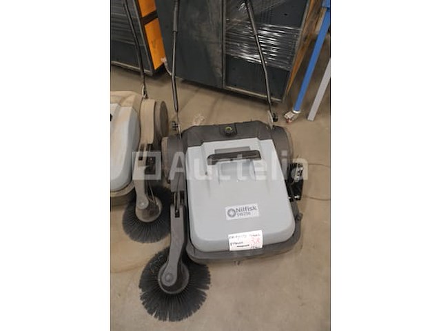 2 nilfisk sw250 handmatige vloerborstels - afbeelding 10 van  11