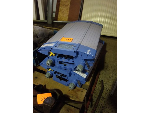 2 omvormers - afbeelding 2 van  2