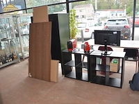 2 open kasten met vier vakken in zwartbruin ikea kallax 77x77 cm, bruin tafelblad ikea idasen 160x80 cm, 3 pakketten zwarte grenen woood connect 2-deurs kast met lades 195x94x53 cm (13,14,15)
