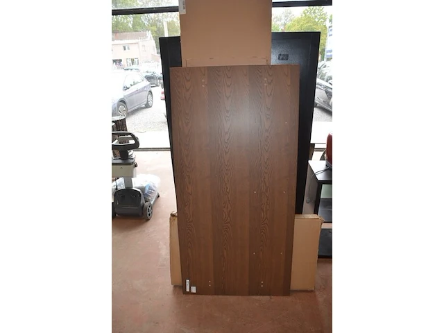 2 open kasten met vier vakken in zwartbruin ikea kallax 77x77 cm, bruin tafelblad ikea idasen 160x80 cm, 3 pakketten zwarte grenen woood connect 2-deurs kast met lades 195x94x53 cm (13,14,15) - afbeelding 4 van  8