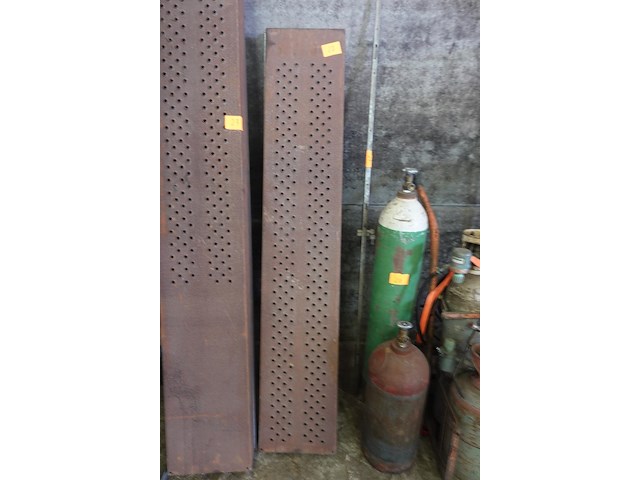 2 oprijplaten (1,85 x 0,34 m) - afbeelding 1 van  4