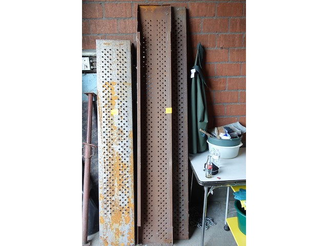 2 oprijplaten 2,43 x 0,34m - afbeelding 1 van  4