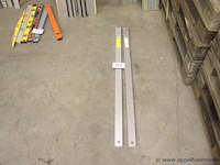 2 opvouwbare bouwhaken stanley - afbeelding 1 van  2