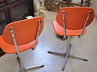 2 oranje stoelen - afbeelding 2 van  2