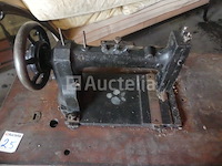 2 oude naaimachines - afbeelding 2 van  6