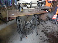 2 oude naaimachines - afbeelding 3 van  6