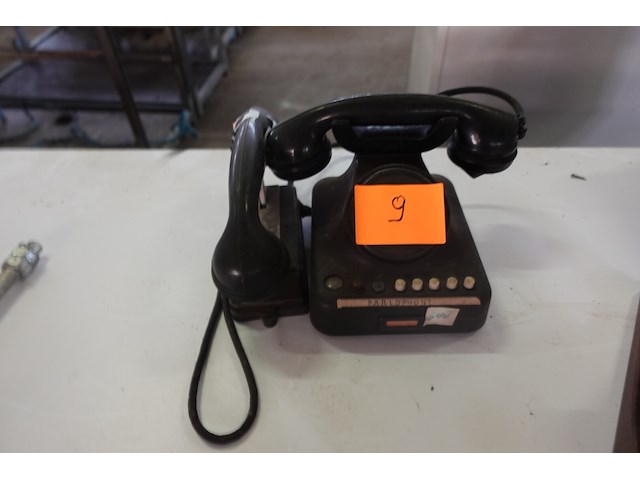 2 oude telefoons (vintage) - afbeelding 1 van  2