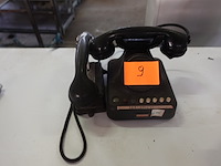 2 oude telefoons (vintage) - afbeelding 1 van  2